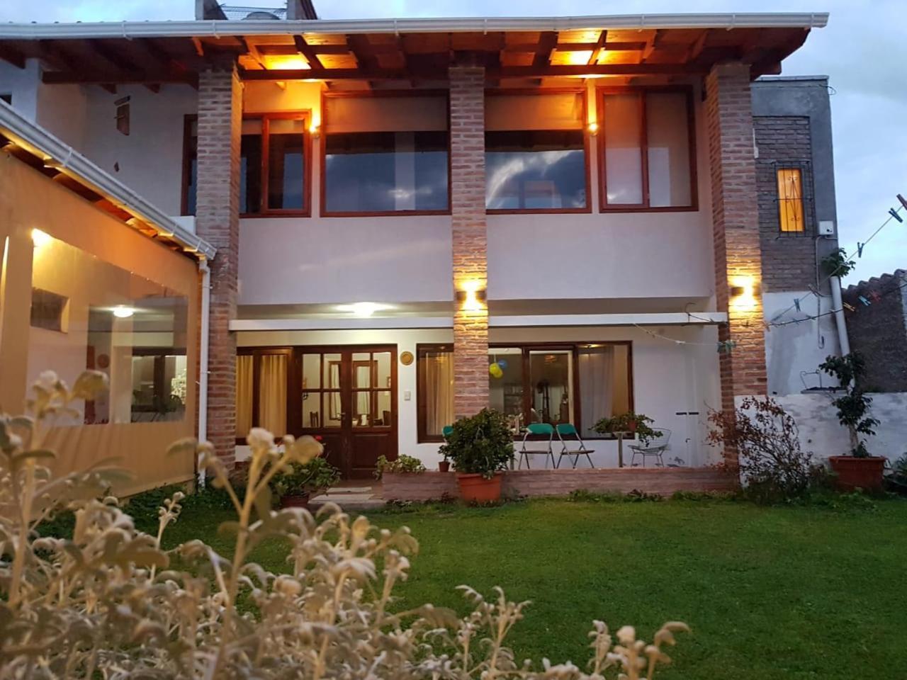 Accueillant Auberge Сальта Екстер'єр фото